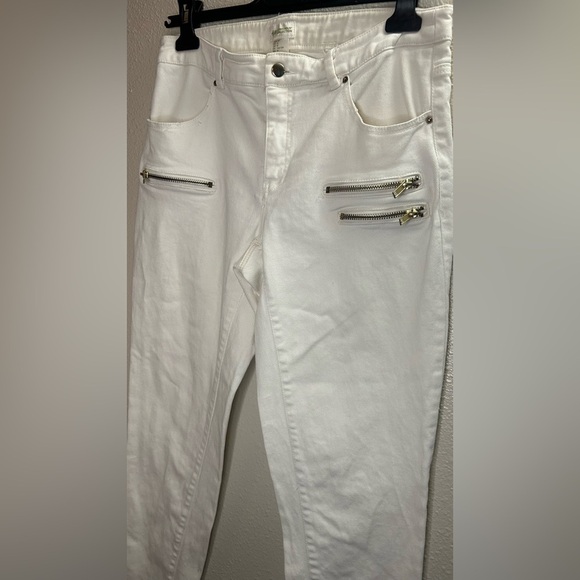 H&M Women's White Jeans with Zipper Accents Size 8 - Picture 2 of 6